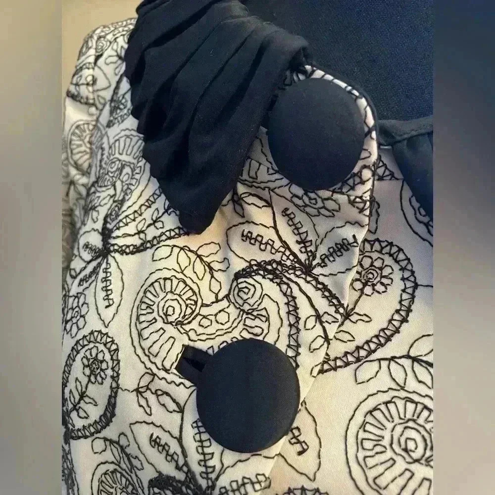 Nanette Lepore Black/Off White Paisley Embroidered Crop Jacket Women’s Size 12 - Picture 5 of 14